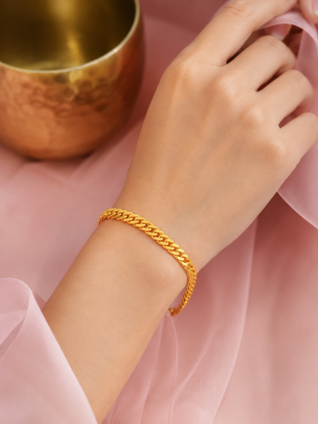 BRACELET